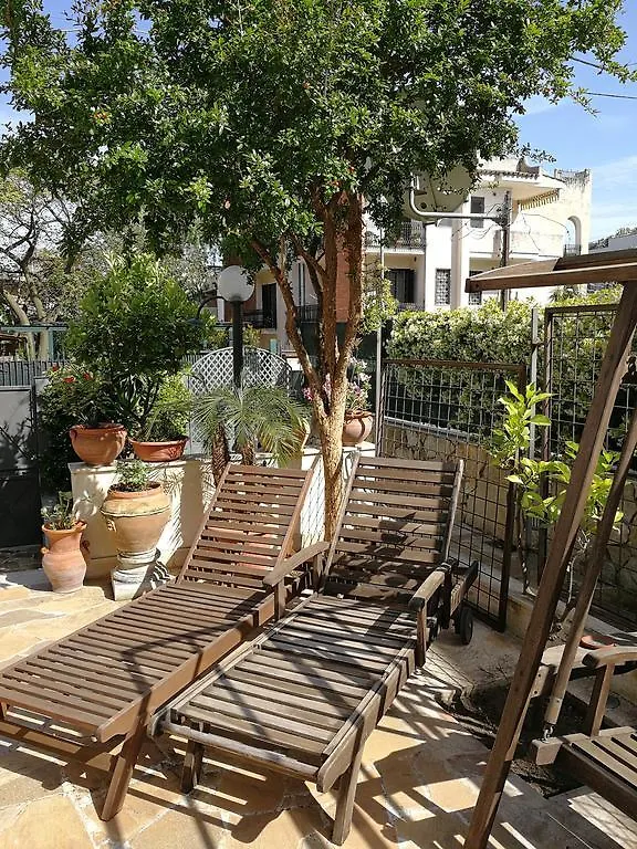 Bed and Breakfast Il Giardino Dei Limoni Aci Castello 3*,
